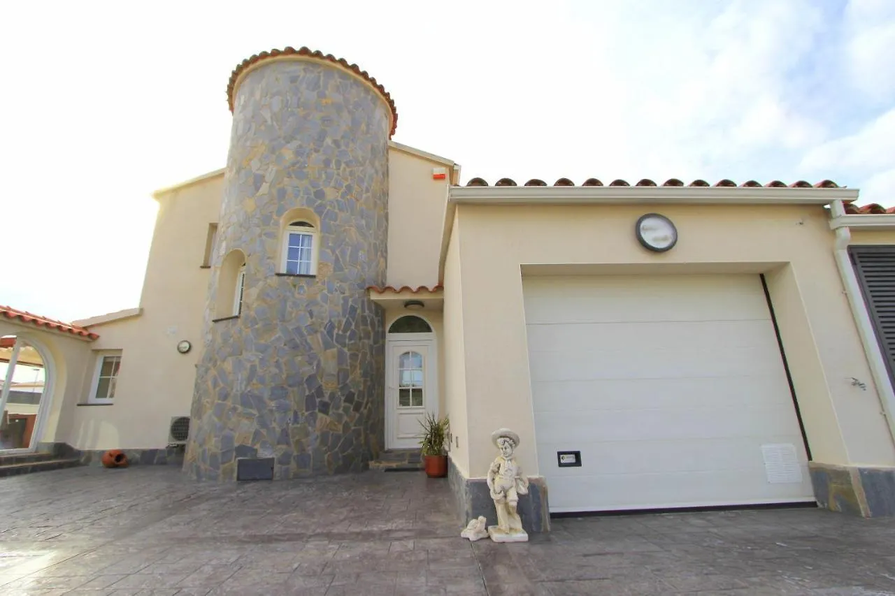 Leon Inmo Villa Loro - 14157 Empuriabrava 0*,  Spain